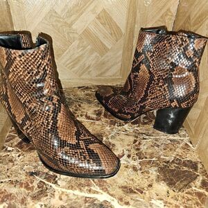 Zara women's fashion leather snake brown ankle boots size 7.  049